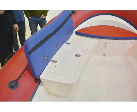 РИБ CAT FORTIS 490 - жестко-надувная моторная лодка, Тип дна: Стеклопластиковое дно, Цвет лодки: Красно-синий, изображение 5
