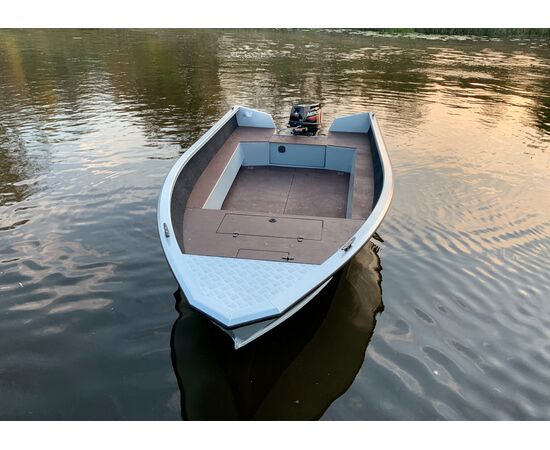Windboat 4.2 EVO - алюминиевая моторная лодка с тентом и накладками, изображение 22