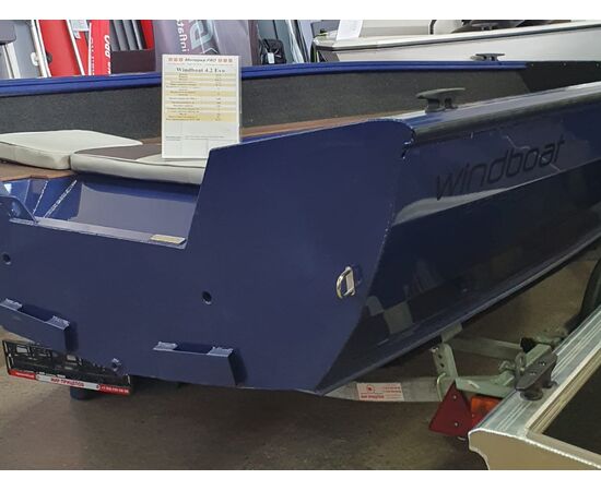 Windboat 4.2 EVO - алюминиевая моторная лодка с тентом и накладками, изображение 4