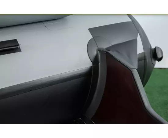 Riverboats RB-430 килевая+фальшборт, с фанерным пайолом со стрингерами - моторная надувная лодка ПВХ, Цвет лодки: Серо-черный, изображение 12