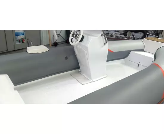 WinBoat 530R LUX с рулевой консолью, рундуками -  классический РИБ - жёстко-надувная моторная лодка, изображение 8