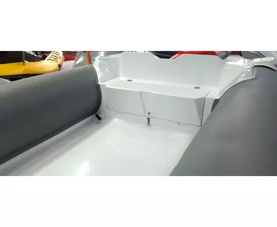 WinBoat 530R LUX с рулевой консолью, рундуками -  классический РИБ - жёстко-надувная моторная лодка, изображение 10