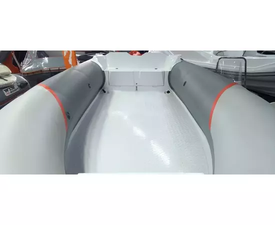 WinBoat 530R LUX с рулевой консолью, рундуками -  классический РИБ - жёстко-надувная моторная лодка, изображение 3