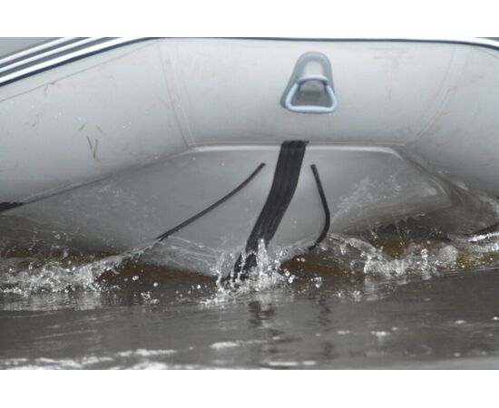 BoatsMan BT400SK килевая, со сплошным фанерным полом со стрингерами "гидролыжа" - моторная надувная лодка ПВХ, Цвет лодки: Графитово-серый, изображение 4